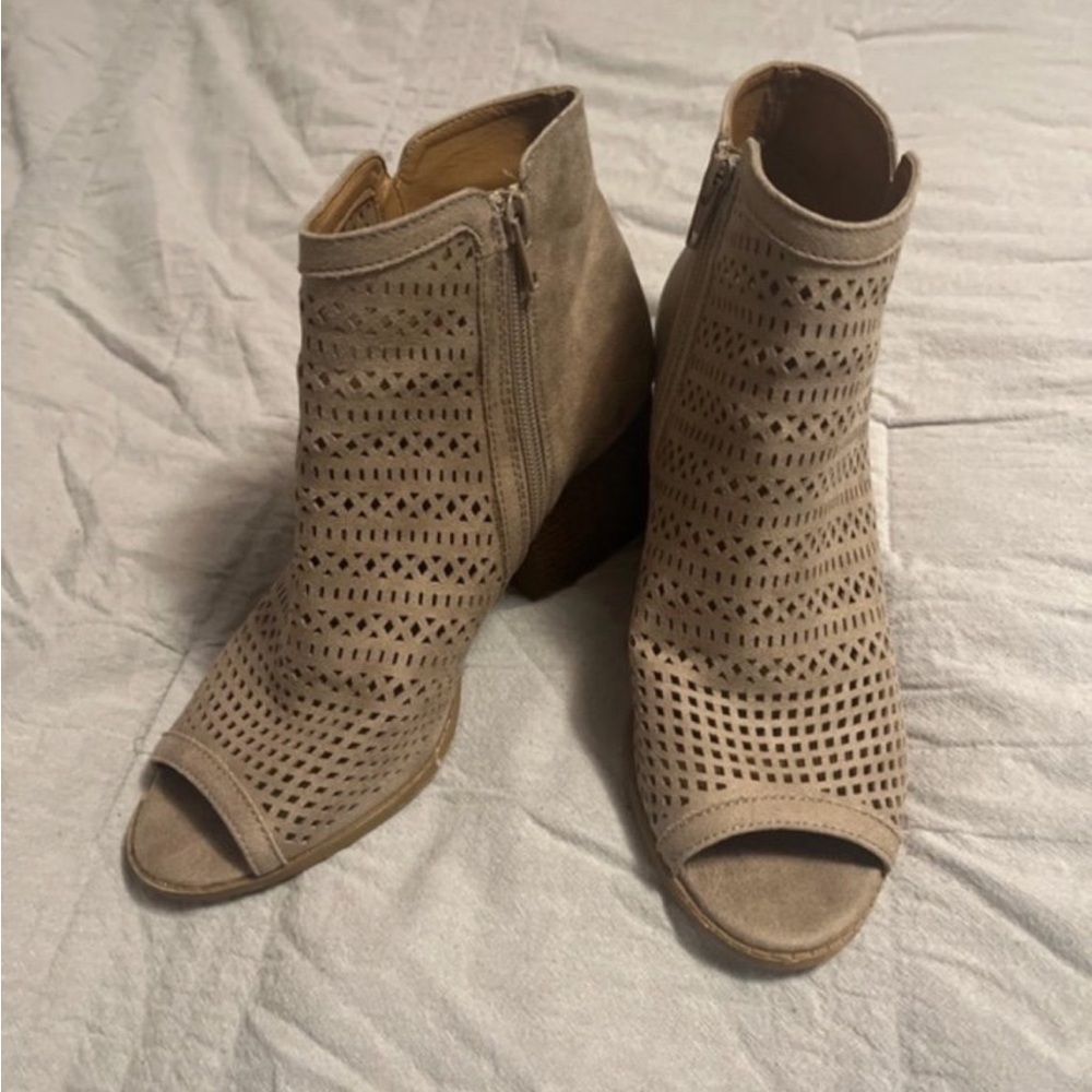 Qupid Open toe platform shoes, size 8 womens